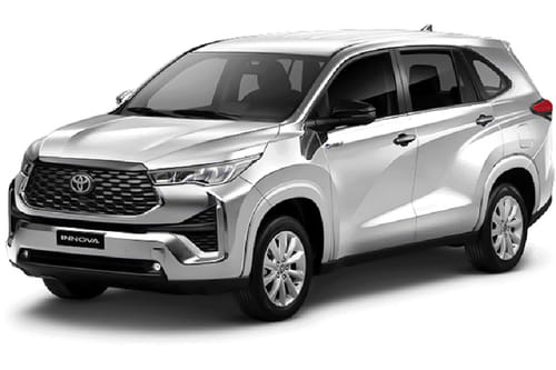 تويوتا إنوفا اللؤلؤ الأبيض البلاتيني