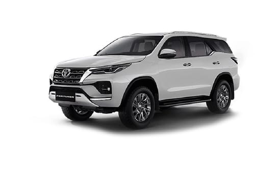Toyota Fortuner White Pearl