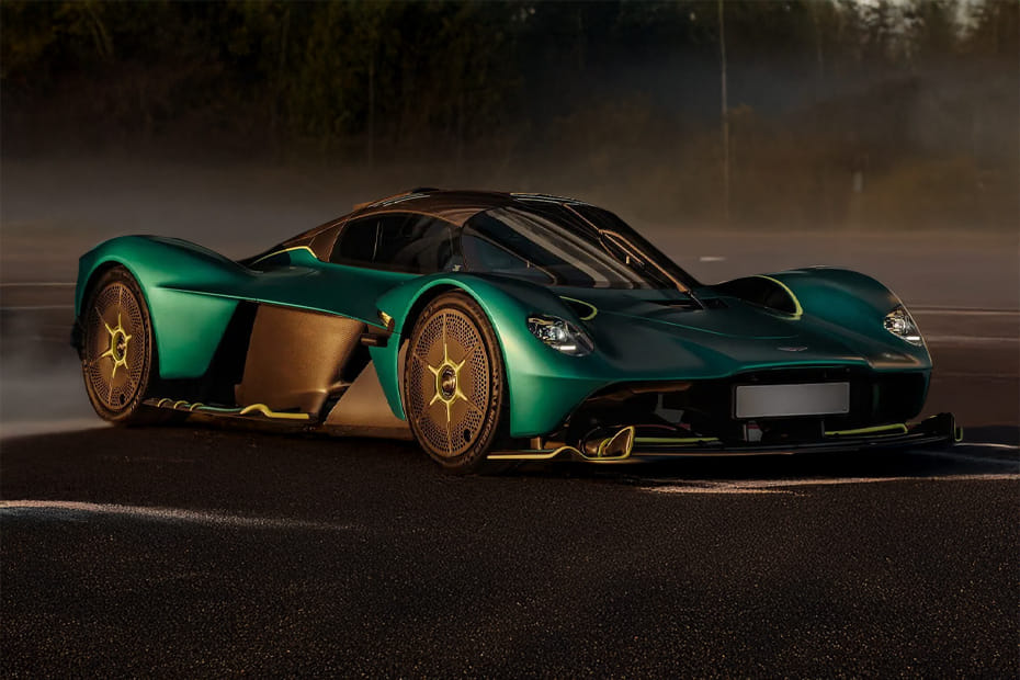 Aston Martin VALKYRIE Front Cross Side View