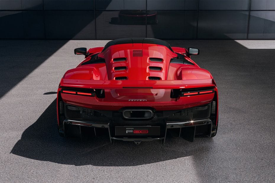 Full Rear View of Ferrari F80