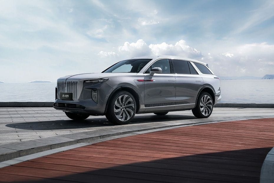 Hongqi EHS9 Front Side View