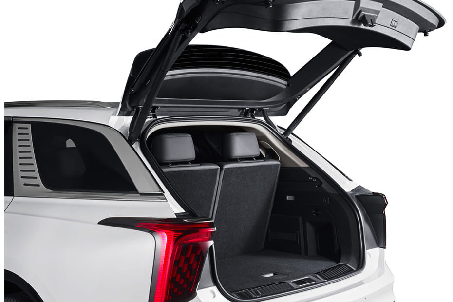 Trunk Open Closer View of إي إتش إس 9