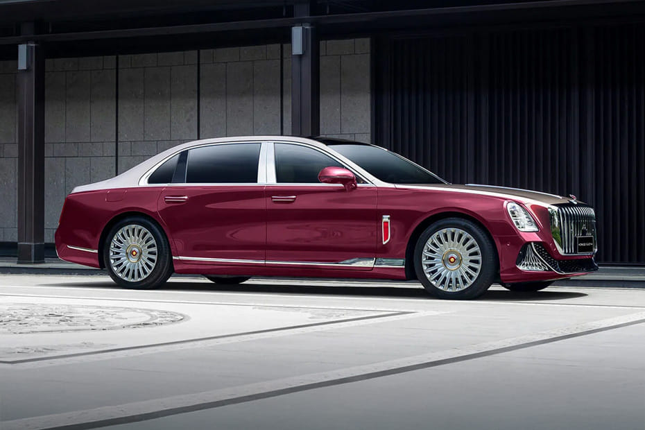 Hongqi Guoya Front Cross Side View