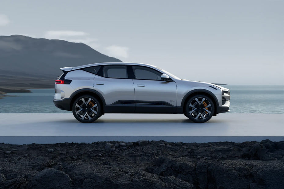 ٣ Medium Angle Front View