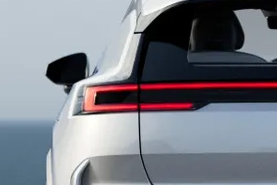 ٣ Tail light