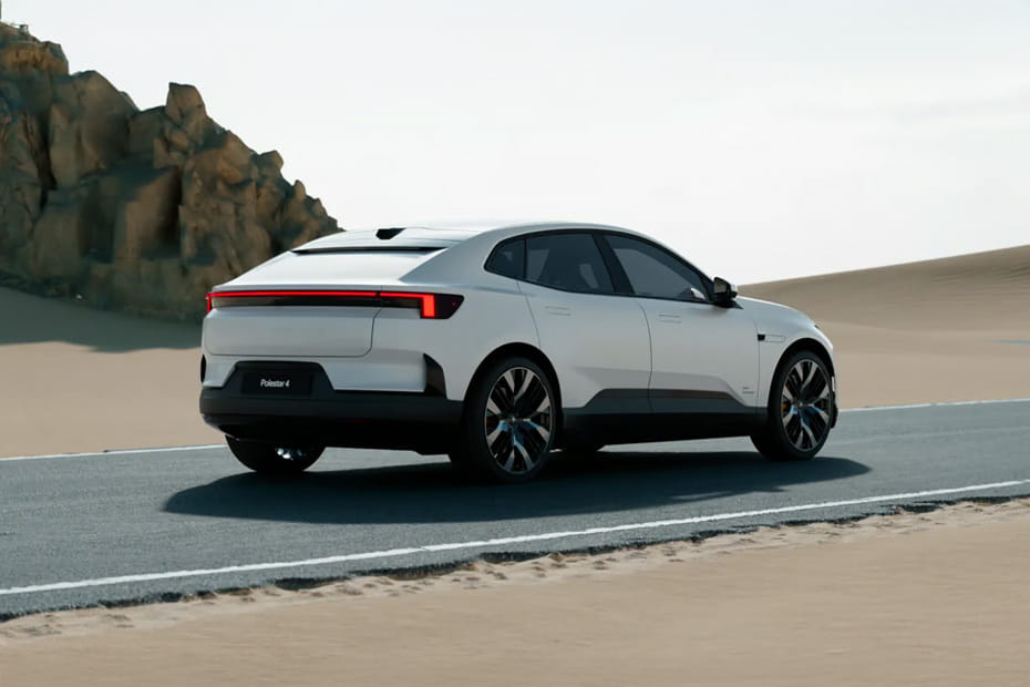٤ Rear angle view