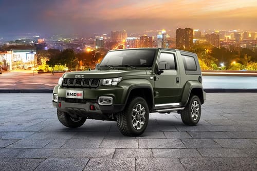 BAIC BJ40 SE Front Cross Side View