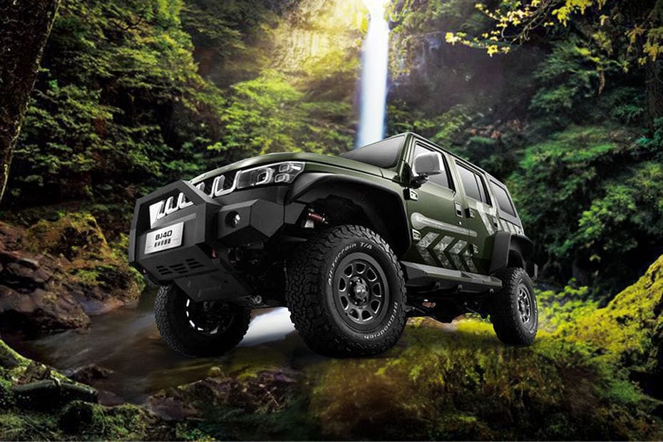 BJ40 S Front deep low Angle View