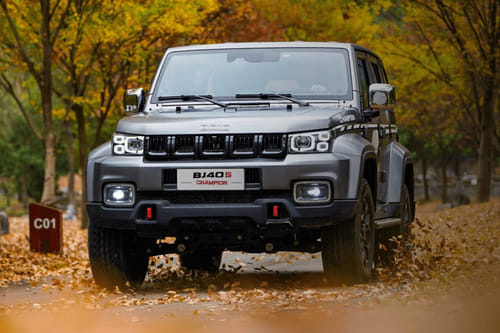 BJ40 S Medium Angle Front View