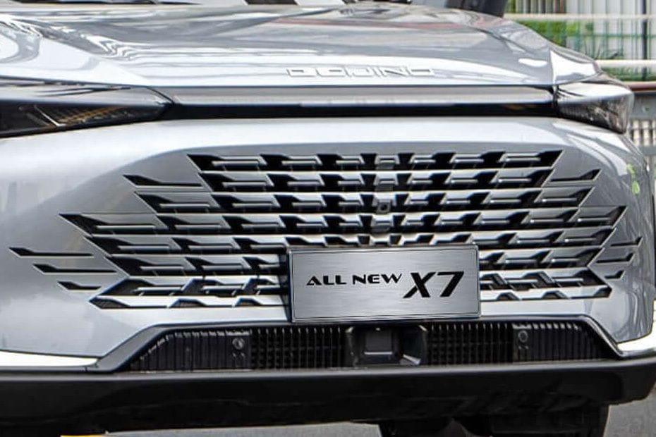 إكس7 2026 Grille View