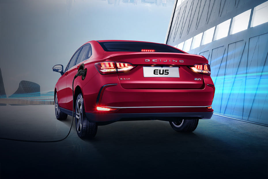 Rear Medium View of بايك إي يو ٥