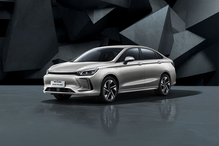 BAIC  EU5 PLUS Front angle low view