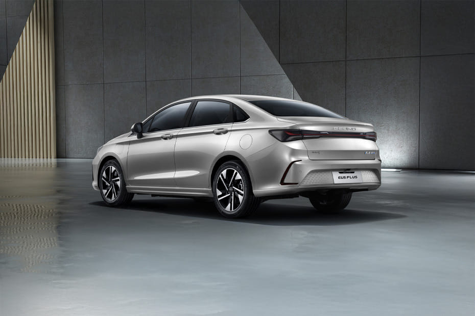 Rear Cross Side View of بايك إي يو ٥ بلس