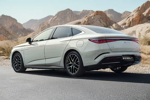 Rear Cross Side View of بي واي دي سيل 7