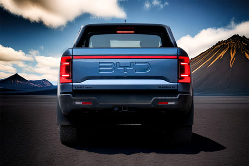 Full Rear View of بي واي دي القرش 6