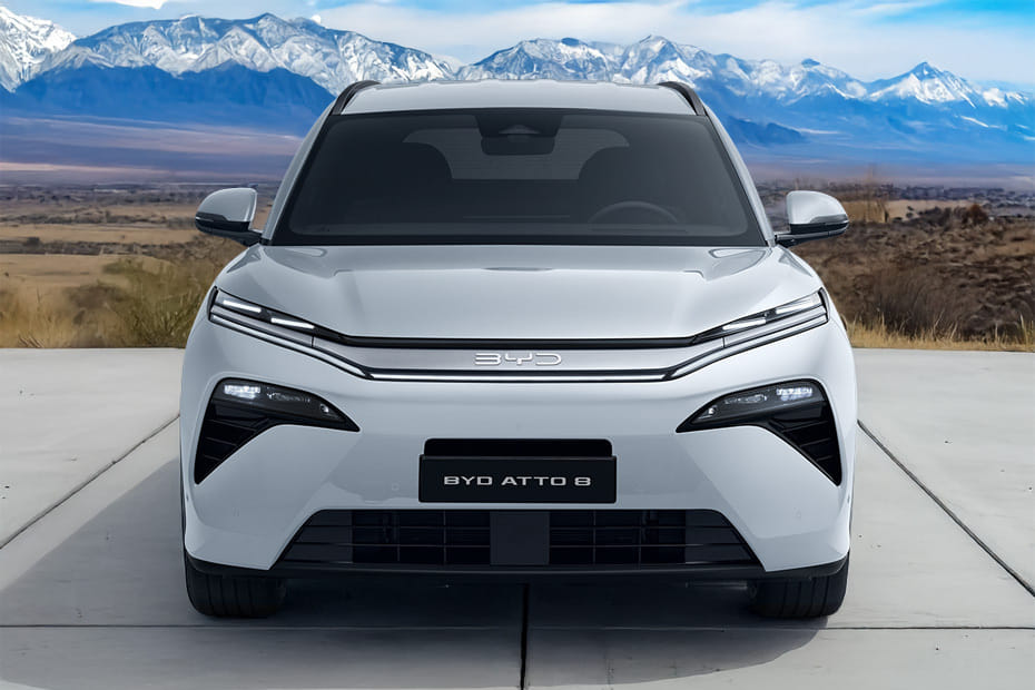 Full Front View of آتو 8