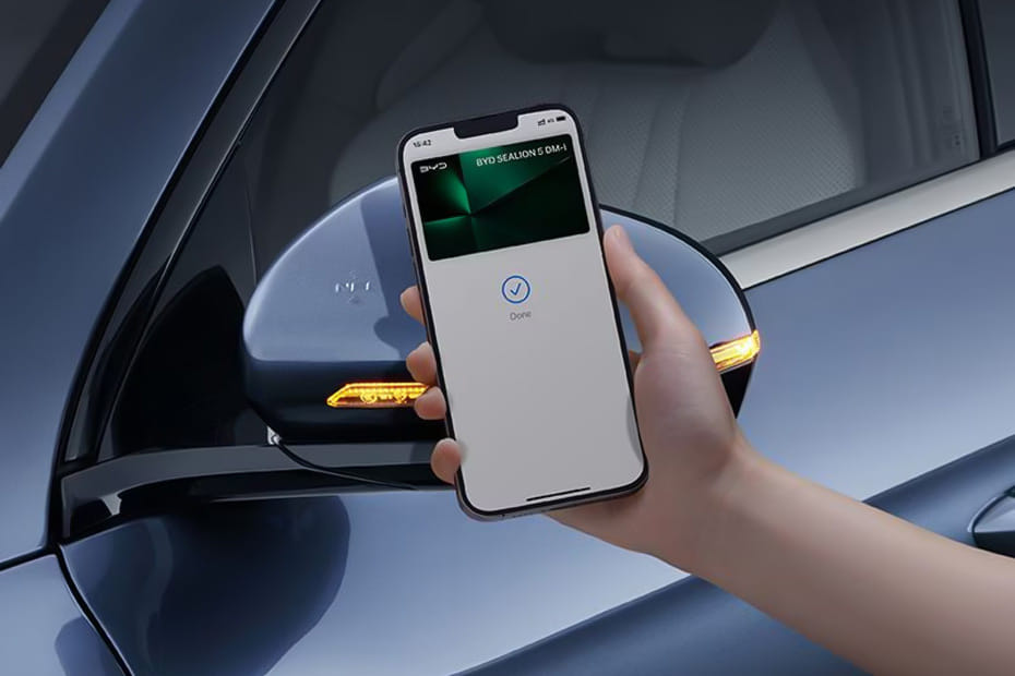 BYD Sealion 5 Drivers Side Mirror Front Angle