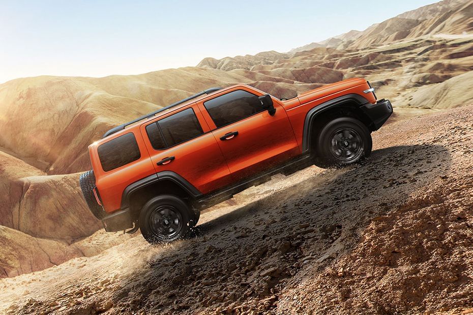 تانك  300 Front angle low view