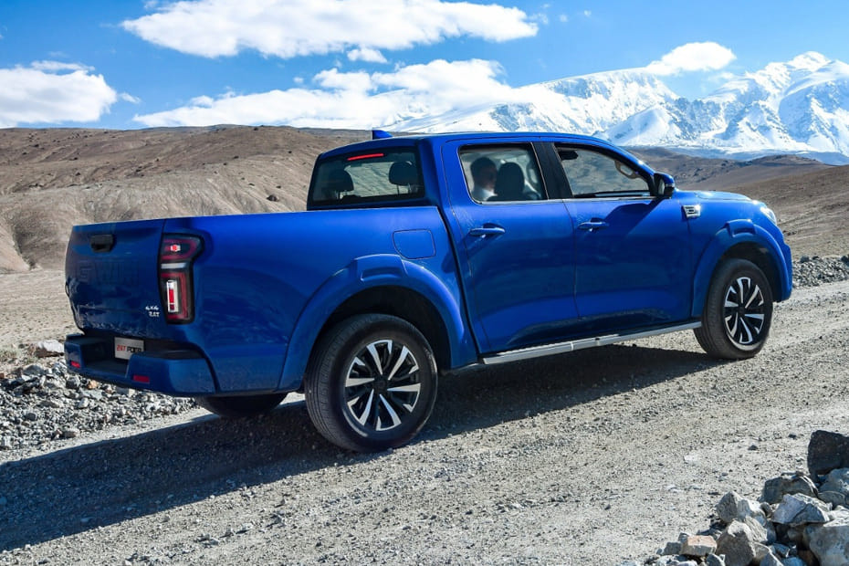 بوَر Rear angle view