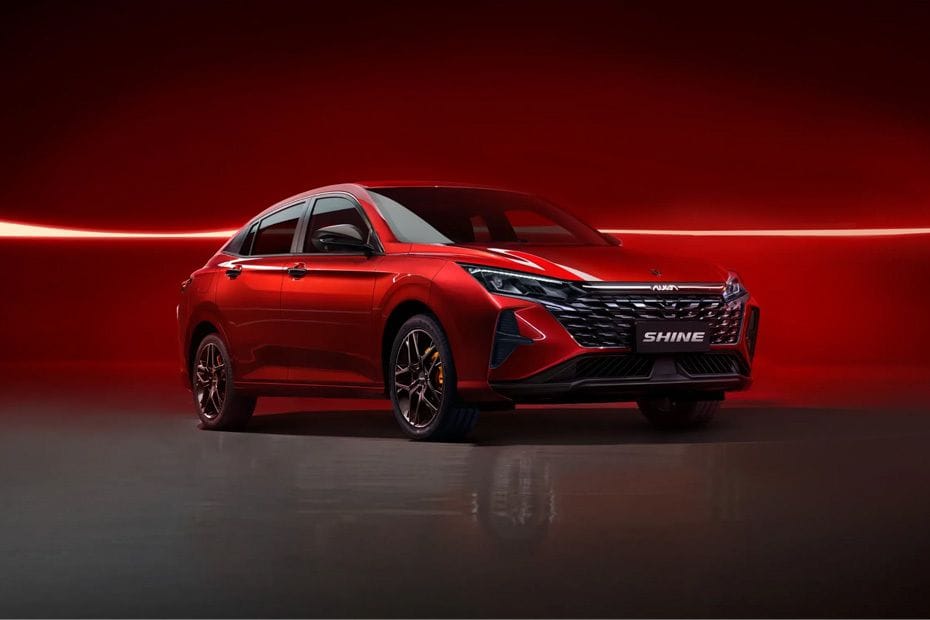دونج فينج شاين Front Medium View