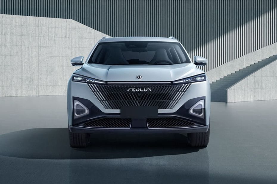 Full Front View of ماج