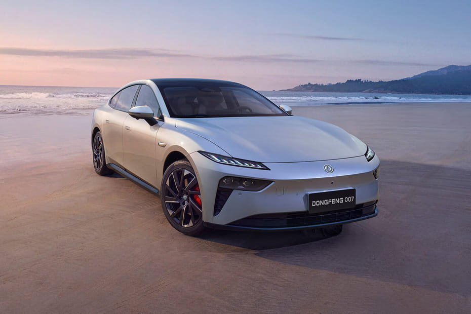 ٠٠٧ Medium Angle Front View