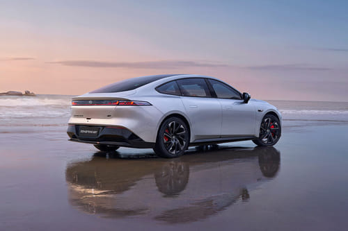 ٠٠٧ Rear angle view