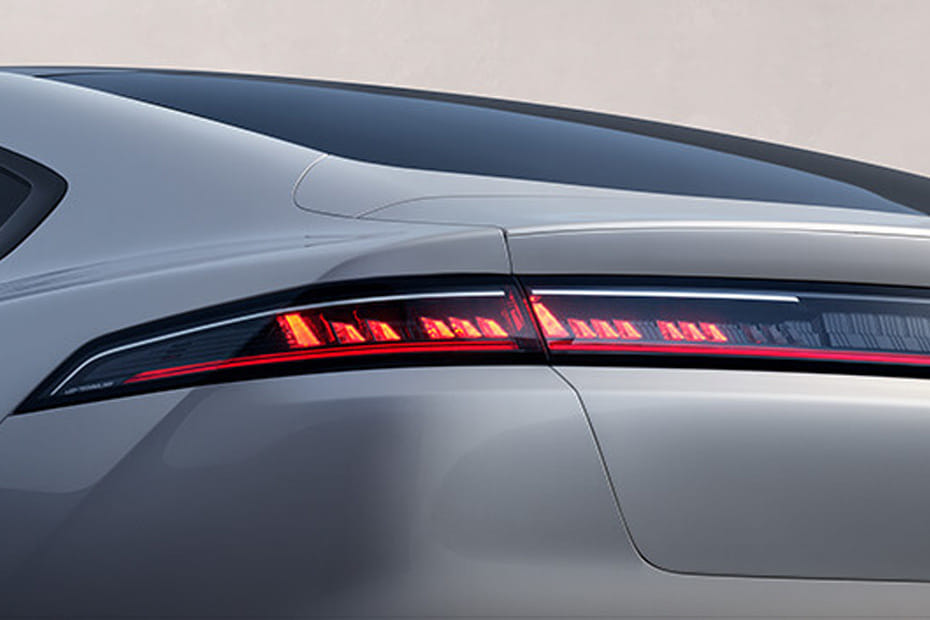 ٠٠٧ Tail light
