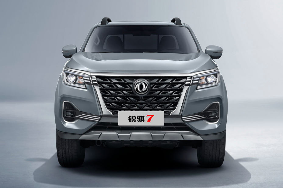 Full Front View of ريتش 7