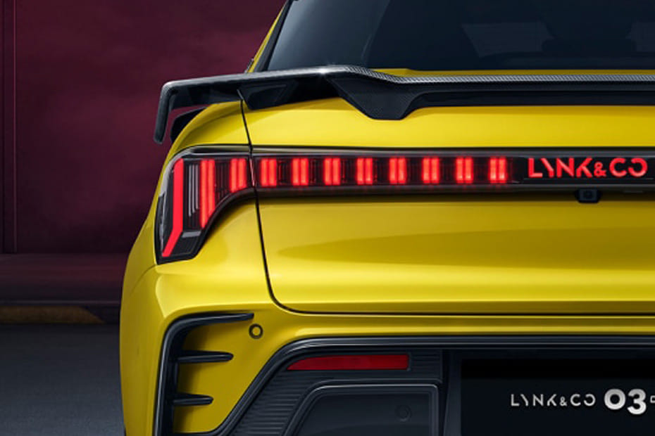 03 بلس Tail light