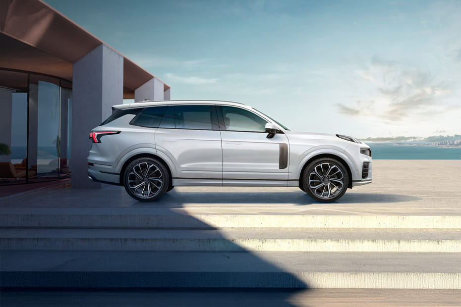 9 Medium Angle Front View