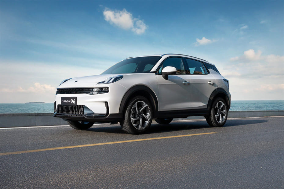 LYNK&CO  06 Front angle low view