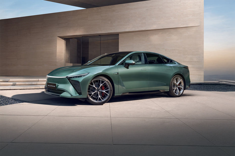 Exeed  ES Front angle low view