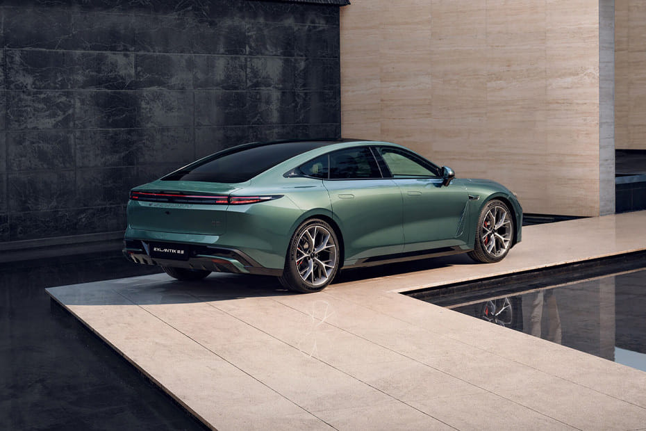 إي إس Rear angle view
