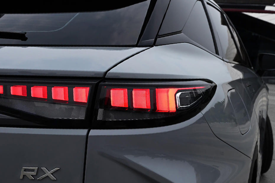 إي إس Tail light
