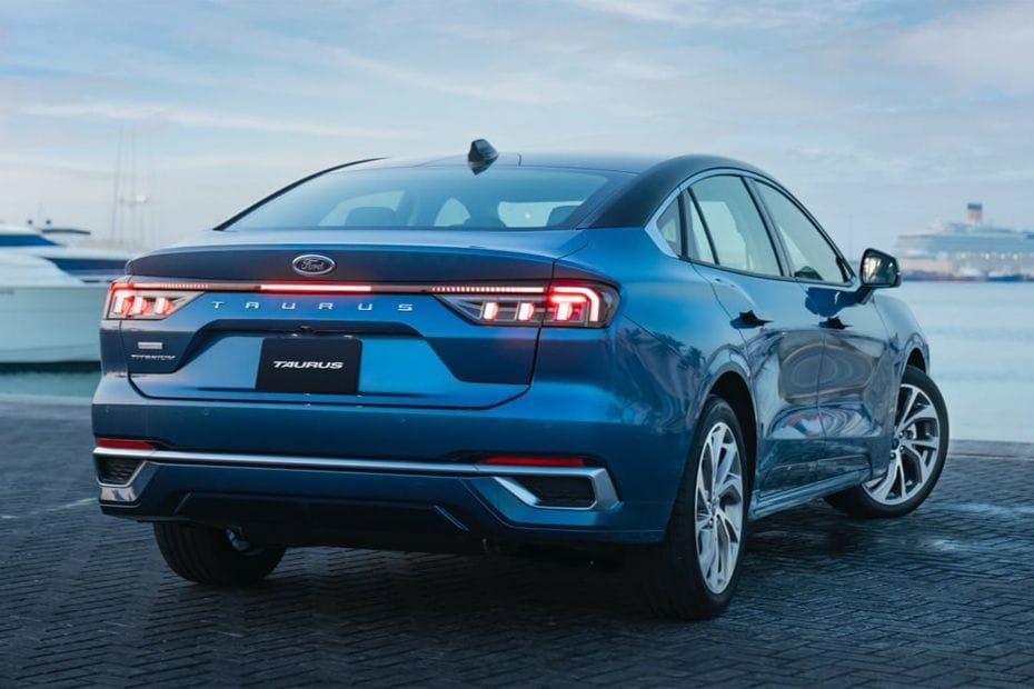Full Rear View of Ford Taurus 