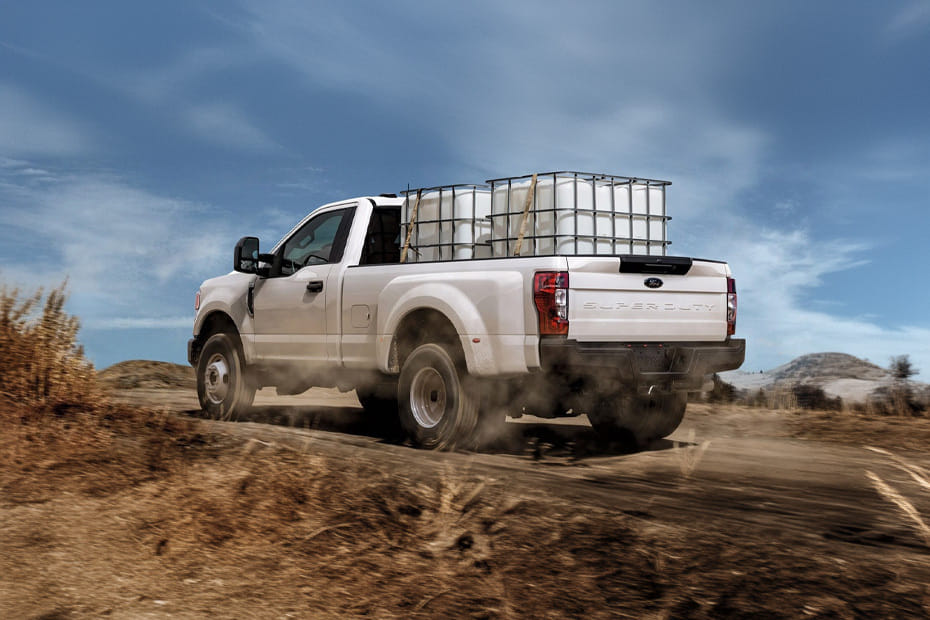 Rear Cross Side View of فورد Super Duty