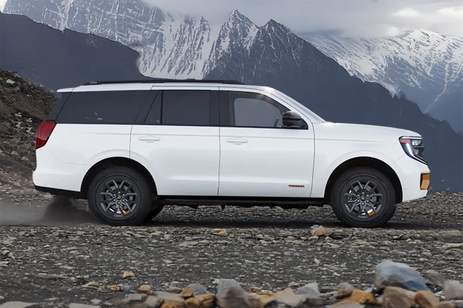 إكسبيديشن Medium Angle Front View