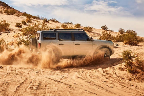 برونكو Medium Angle Front View