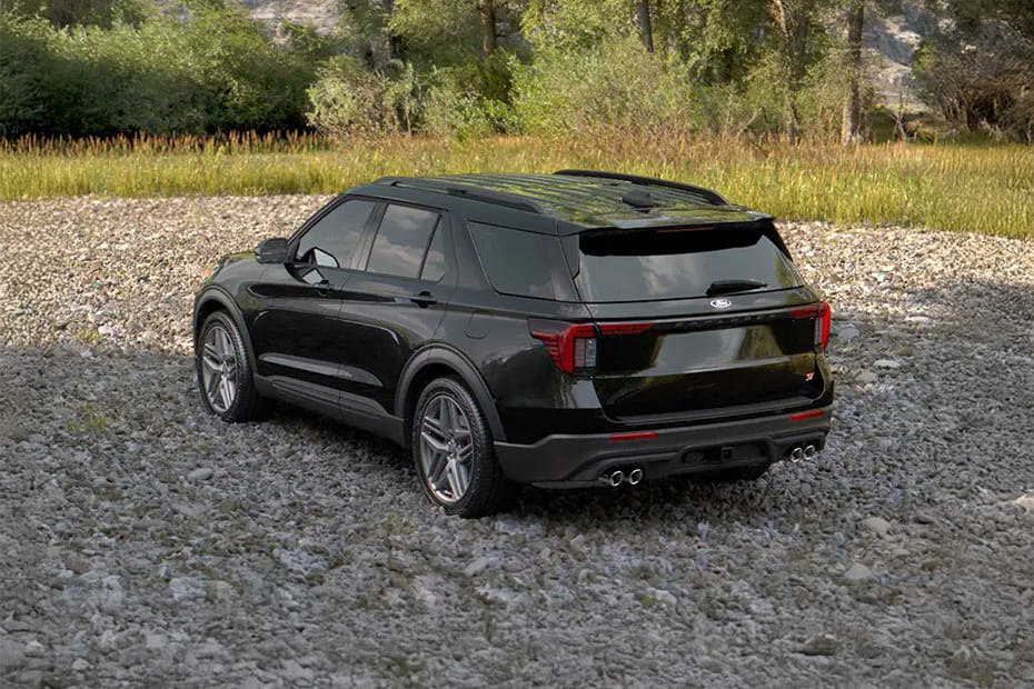 Rear Medium View of فورد إكسبلورر إس تي