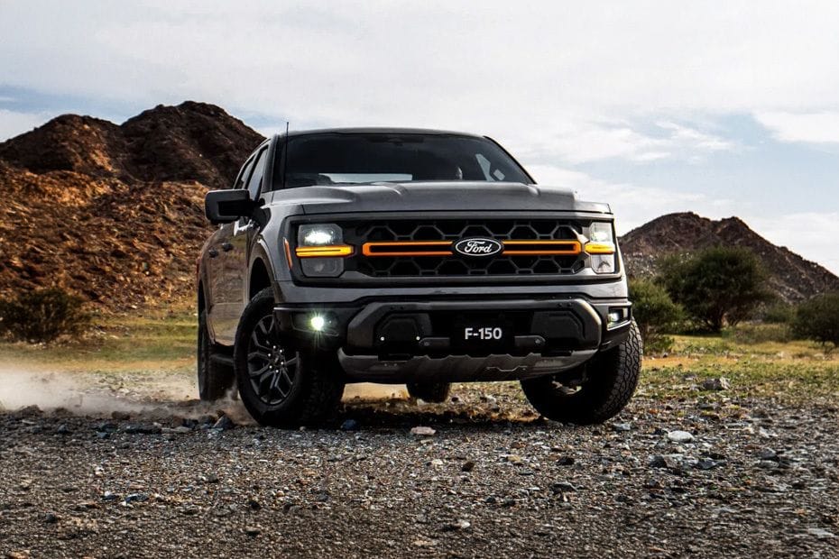 Ford  F 150 Front angle low view