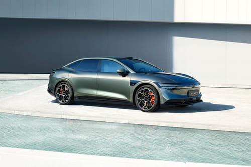 ZEEKR 007 Front Medium View