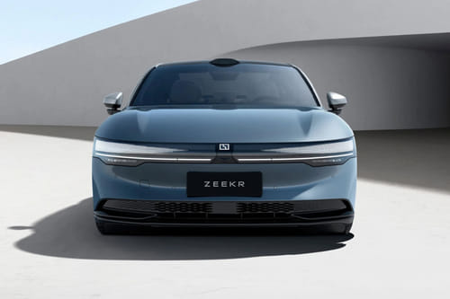 Full Front View of 007