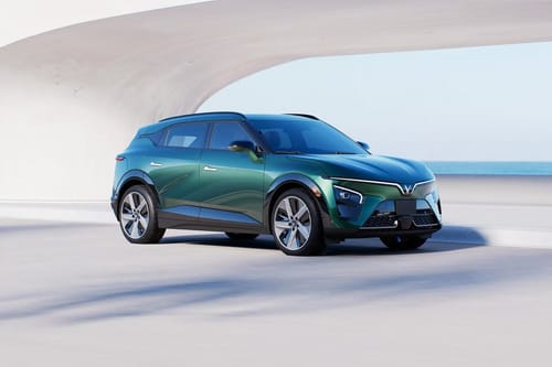 فينفاست VF7 Front Medium View