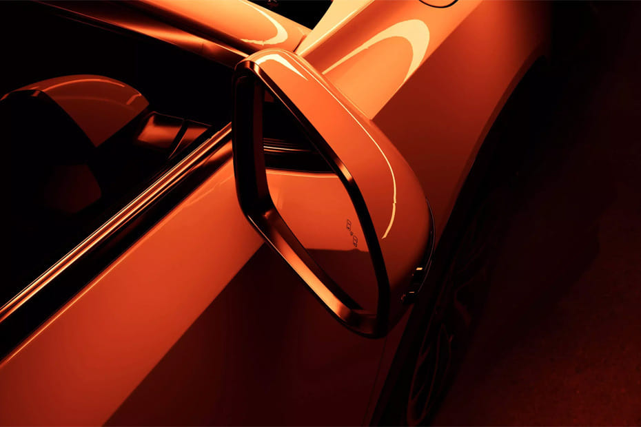 سوإست S06 Drivers Side Mirror Front Angle