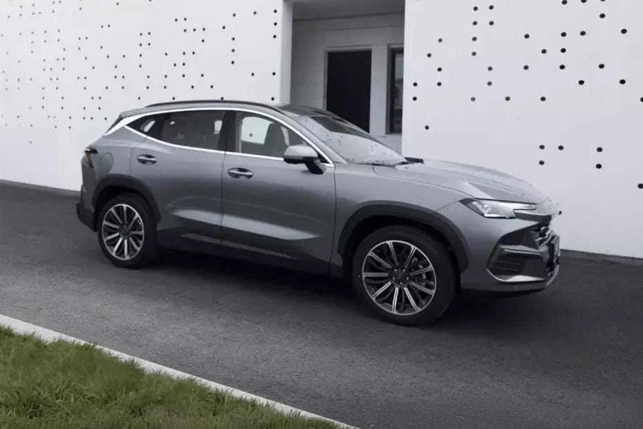 سوإست S06 Front Cross Side View