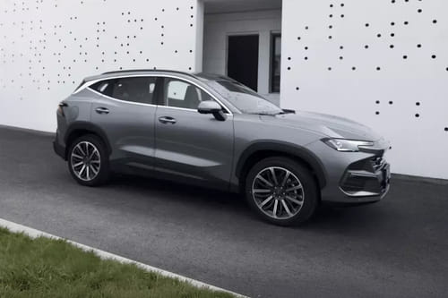 سوإست S06 Front Cross Side View