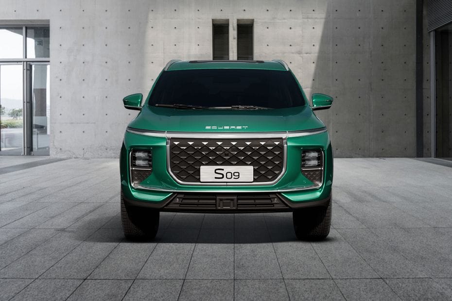 Full Front View of S09