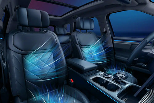 Rear Medium View of جايكو J7