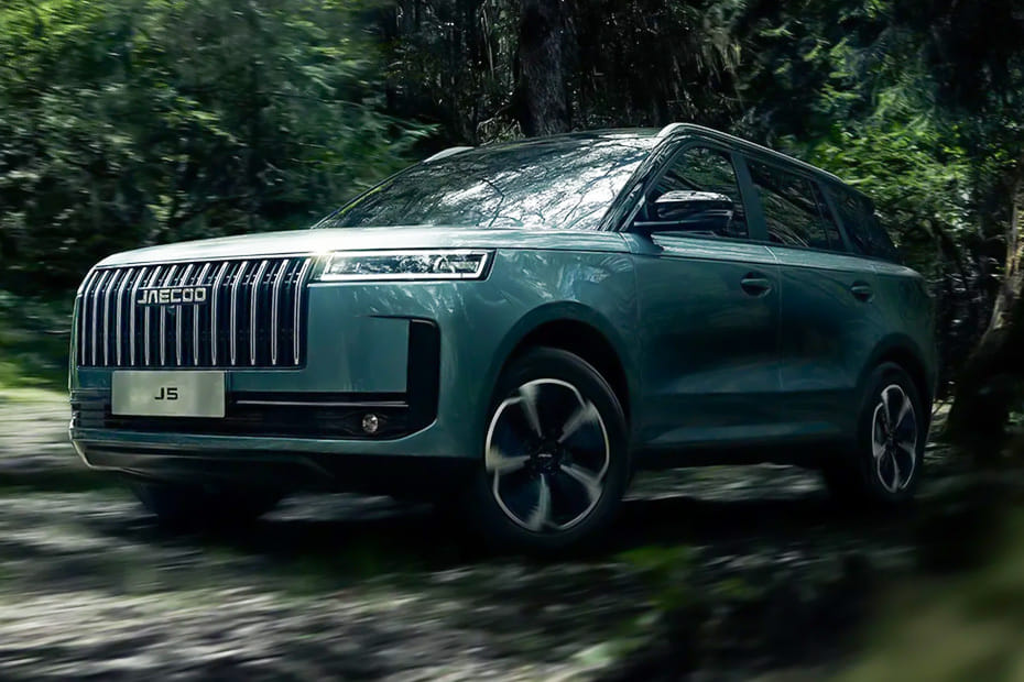 ج5 Front deep low Angle View